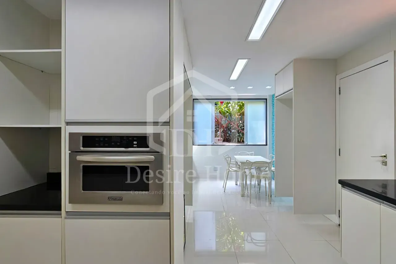 Casa com 4 quartos e 5 banheiros, cozinha a gás — photo 28