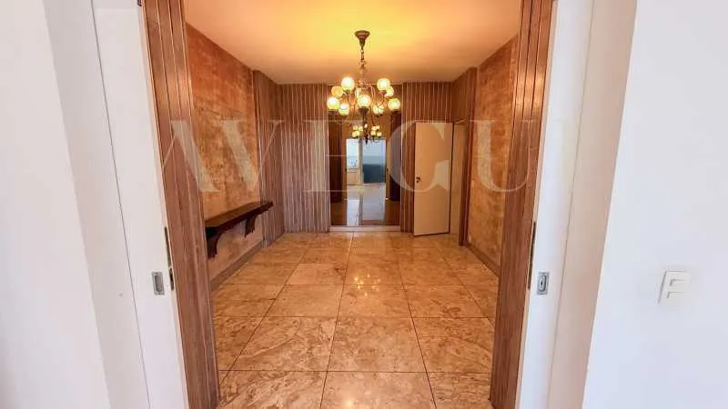 210 m² apartment with a balcony, 3 bedrooms and 5 baths — photo 14