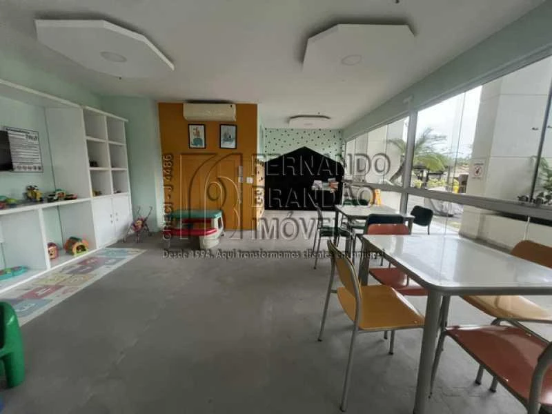 Glass-enclosed balcony in a 3-bedroom apartment, 91 m² — photo 18
