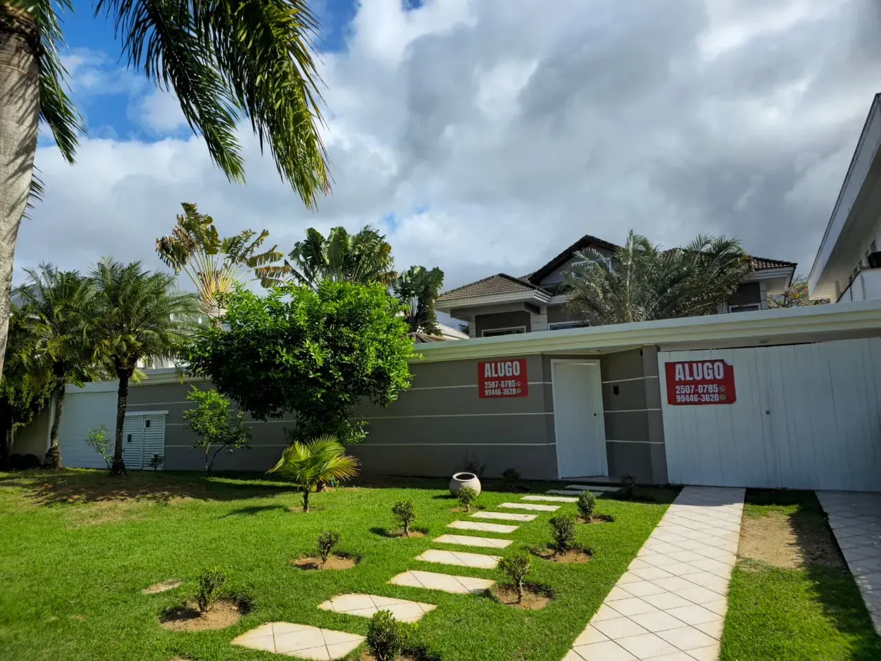 4-bedroom house with a separate gas kitchen and 3 baths