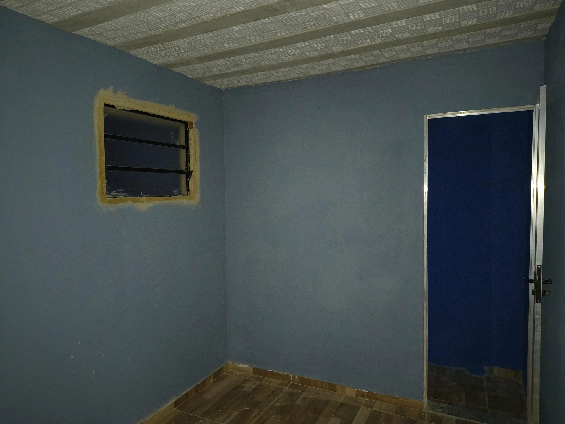 Unfurnished studio with a balcony and laundry area — photo 17