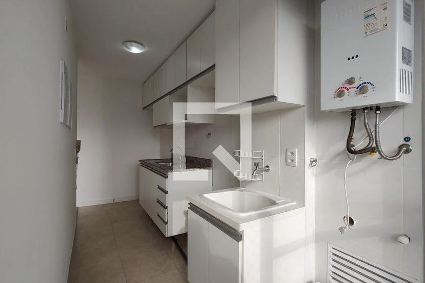 2-bedroom apartment in a building with a gym — photo 4