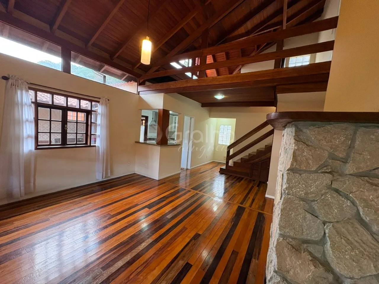 House with 3 en-suite bedrooms 435 m² and private garden — photo 4