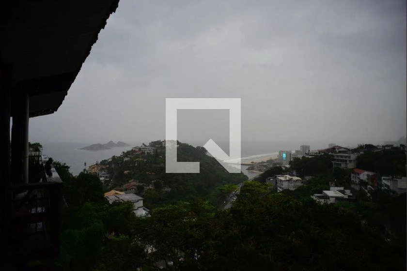 5-bedroom house with a water view — photo 20