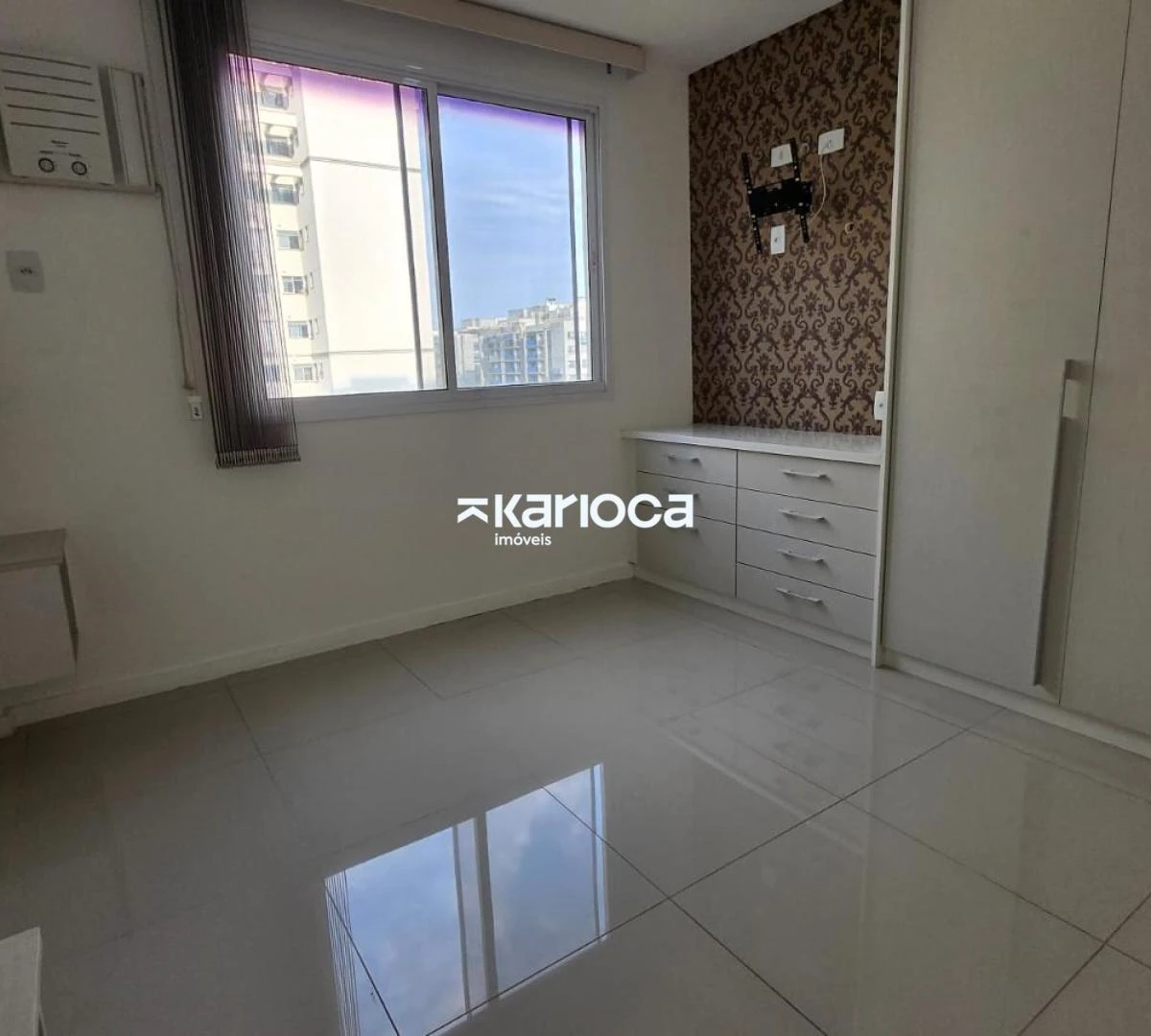 Floor-to-ceiling windows in a 3-bedroom apartment, 90 m² — photo 20