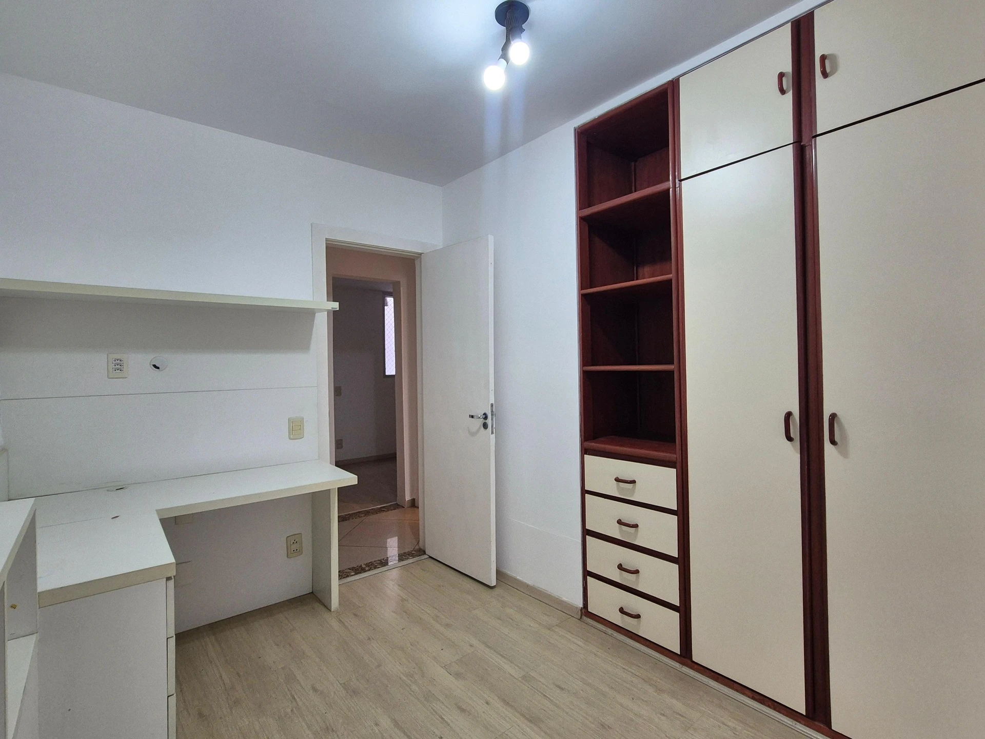 4-bedroom apartment with 3 bathrooms and a balcony — photo 58