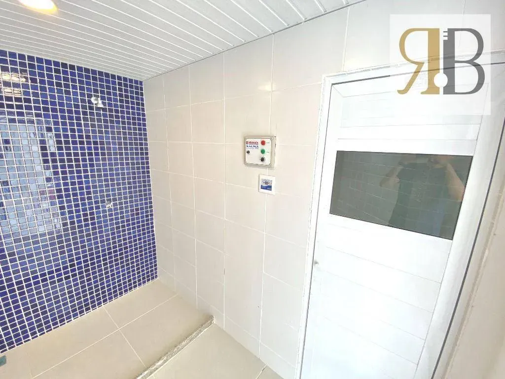 Рабочее место и 4 спальни: квартира 252 м² — photo 59
