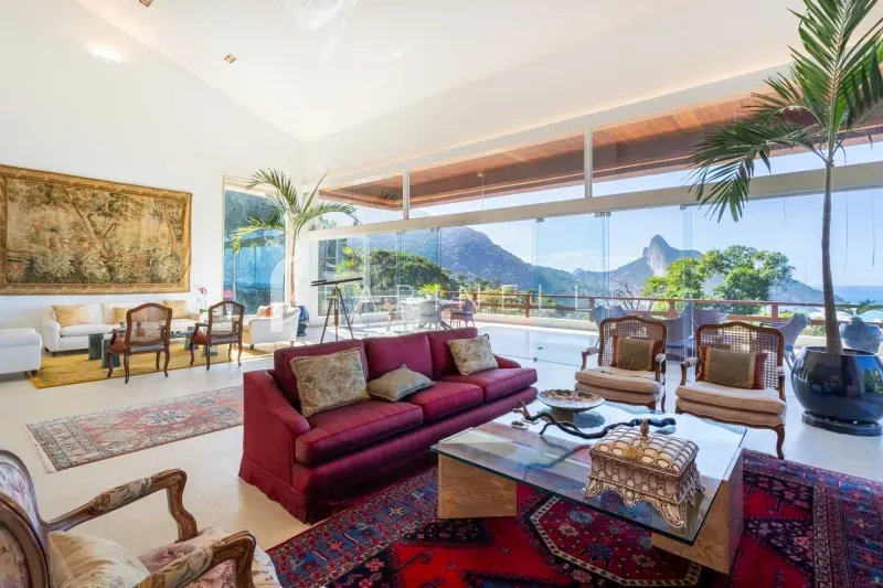 House with 5 bedrooms and 5 bathrooms with water views — photo 13
