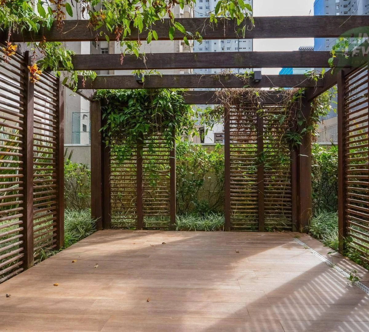 One-bedroom apartment in a building with a coworking space — photo 6