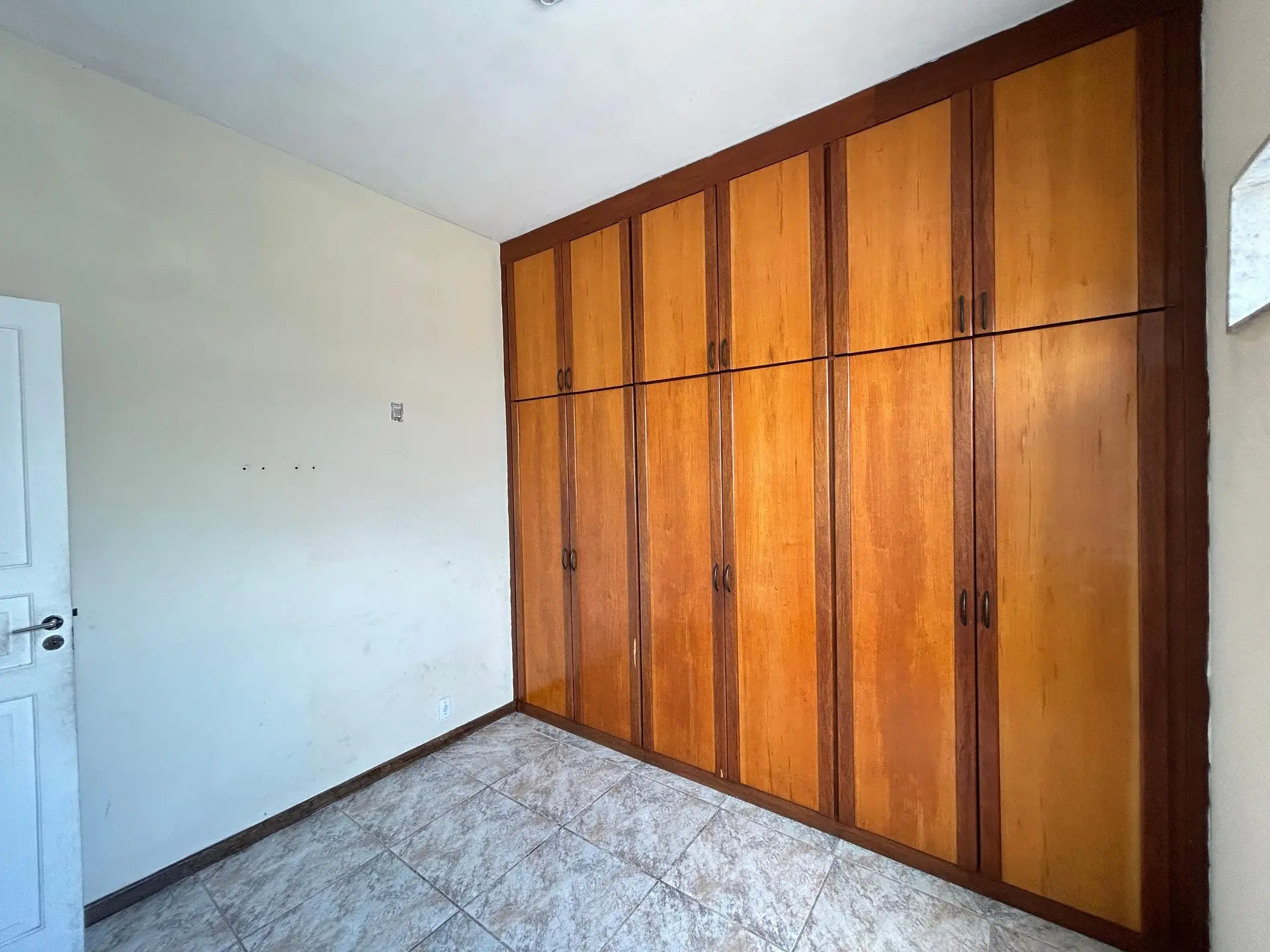 3-bedroom apartment with a walk-in closet — photo 4