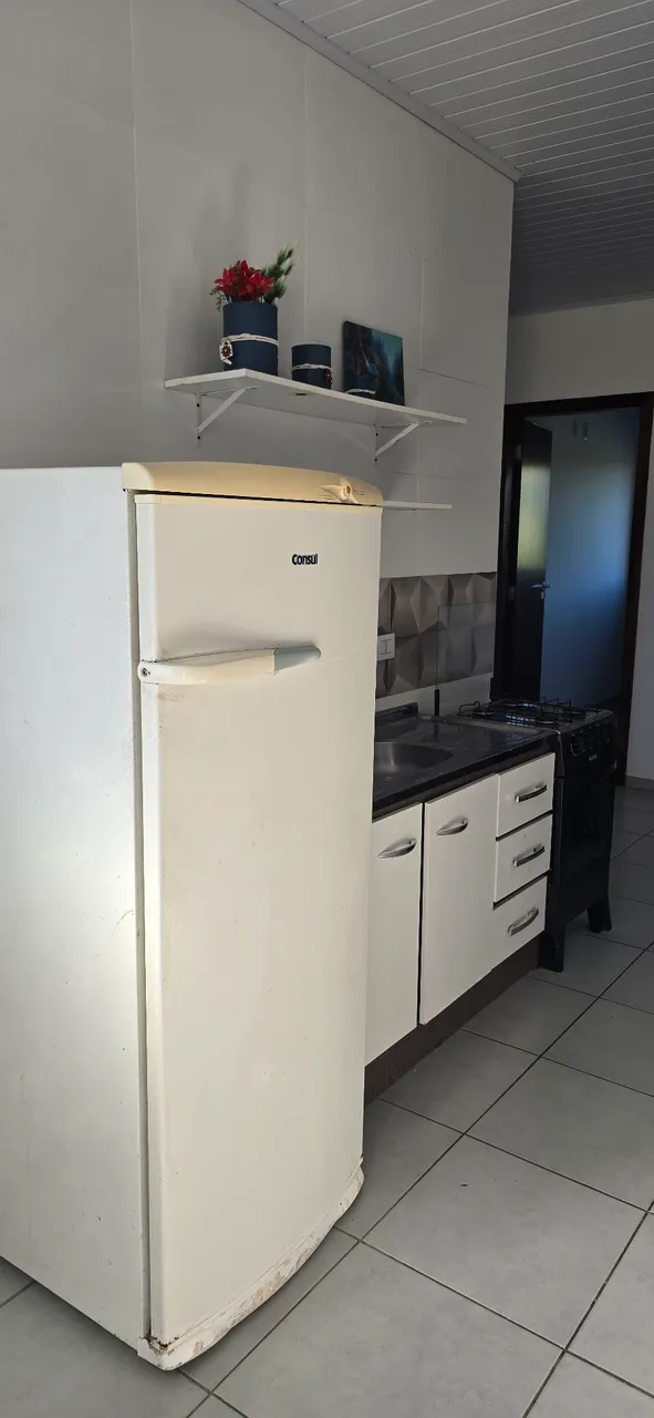 Kitnet mobiliada com kitchenette a gás e banheiro com box — photo 10