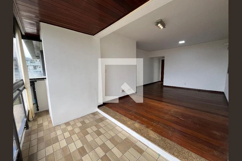 Glass-enclosed balcony in a 3-bedroom apartment, 103 m² — photo 12
