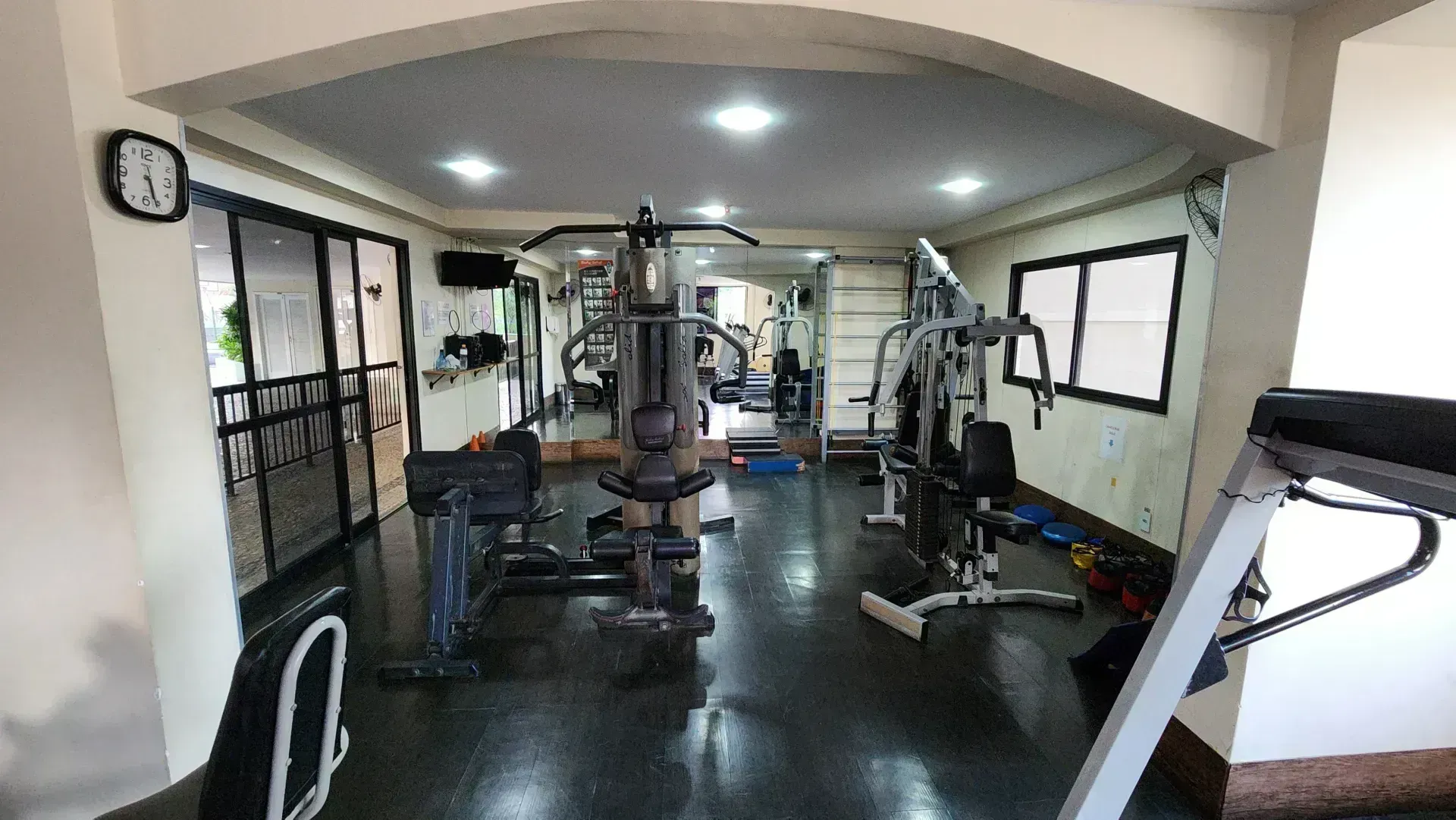 Apartamento de 2 quartos com cozinha fechada e jardim privativo — photo 24