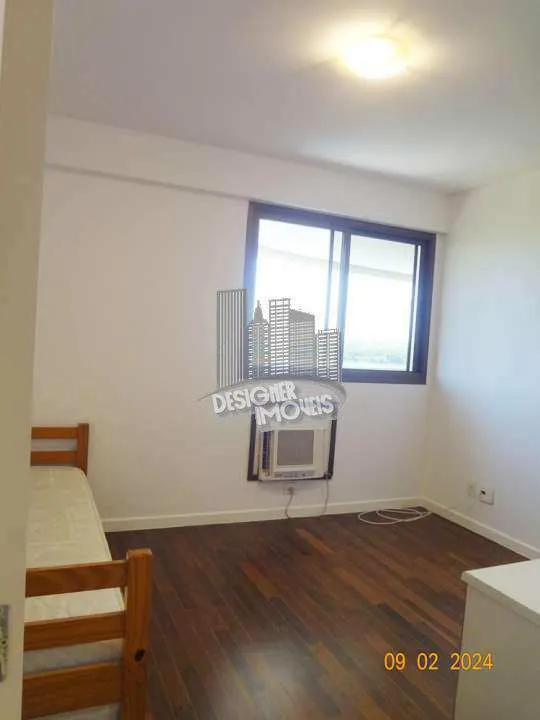 Balcony with a grill in a 3-bedroom apartment, 129 m² — photo 4