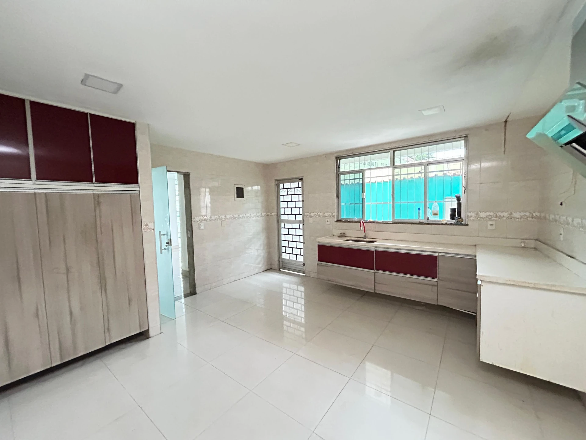 House, 300 m², with a walk-in closet — photo 5