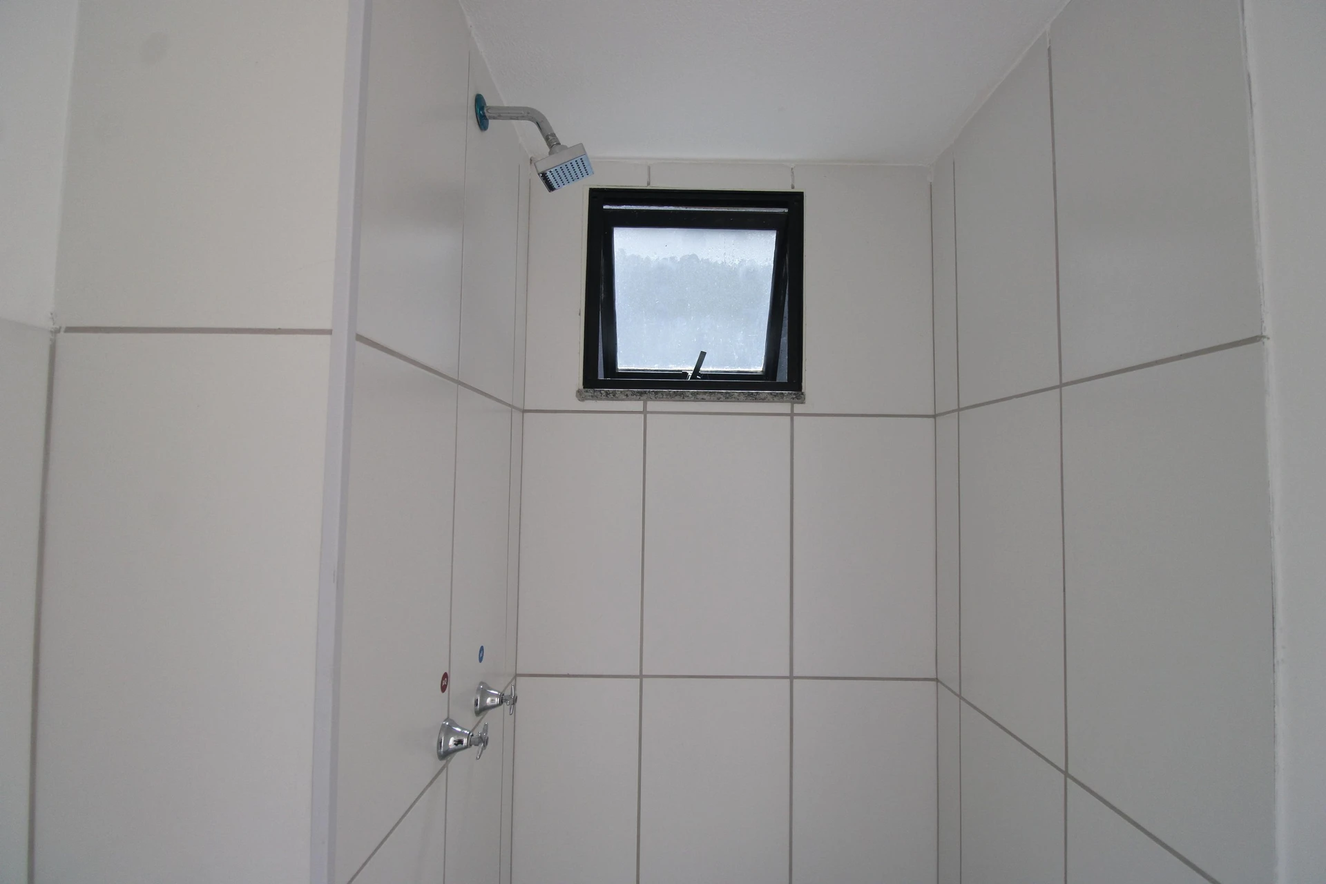 Unfurnished 2-bedroom apartment with balcony and private garden — photo 19