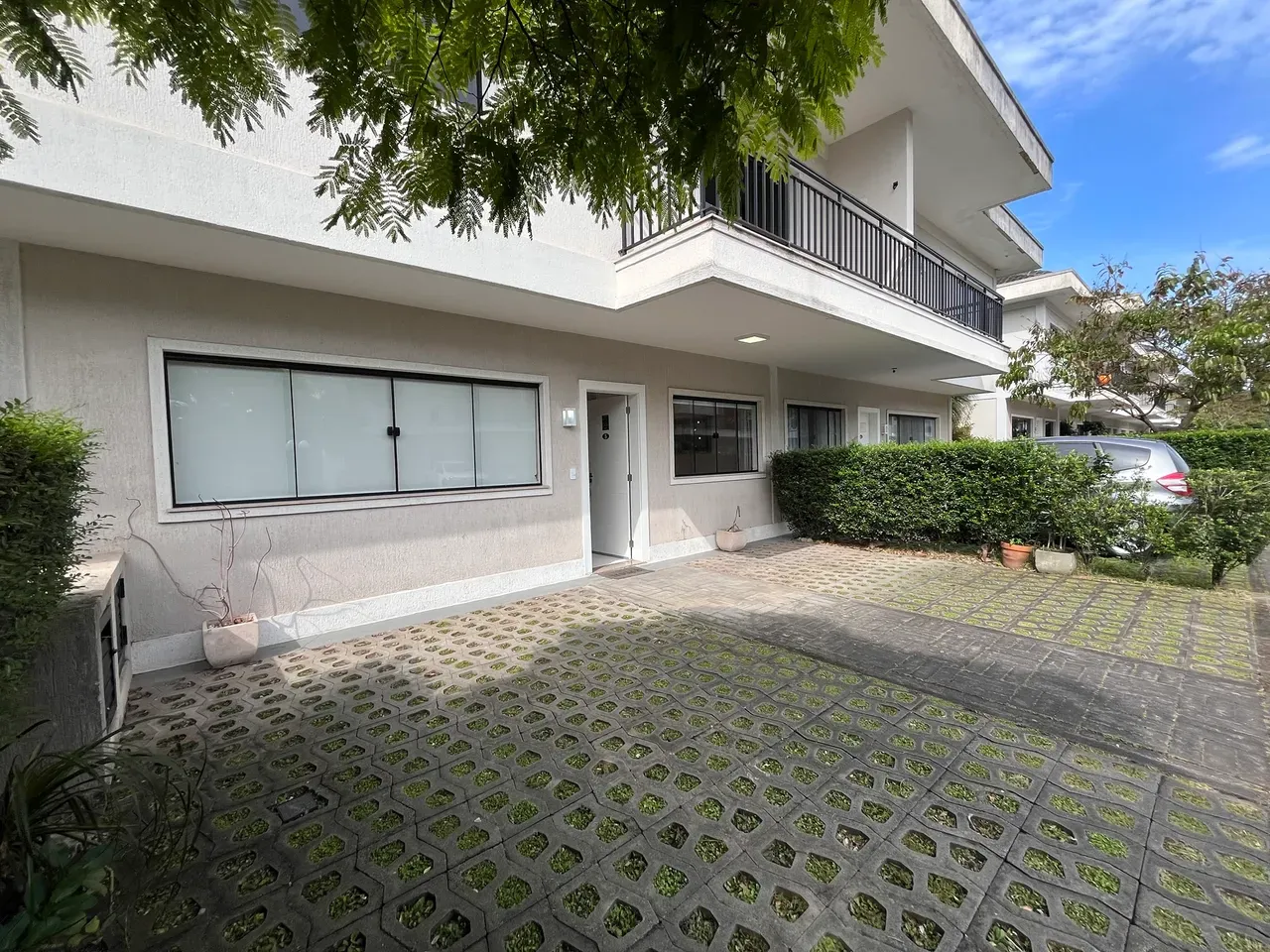 180 m² house with a walk-in closet and a mountain view — photo 12