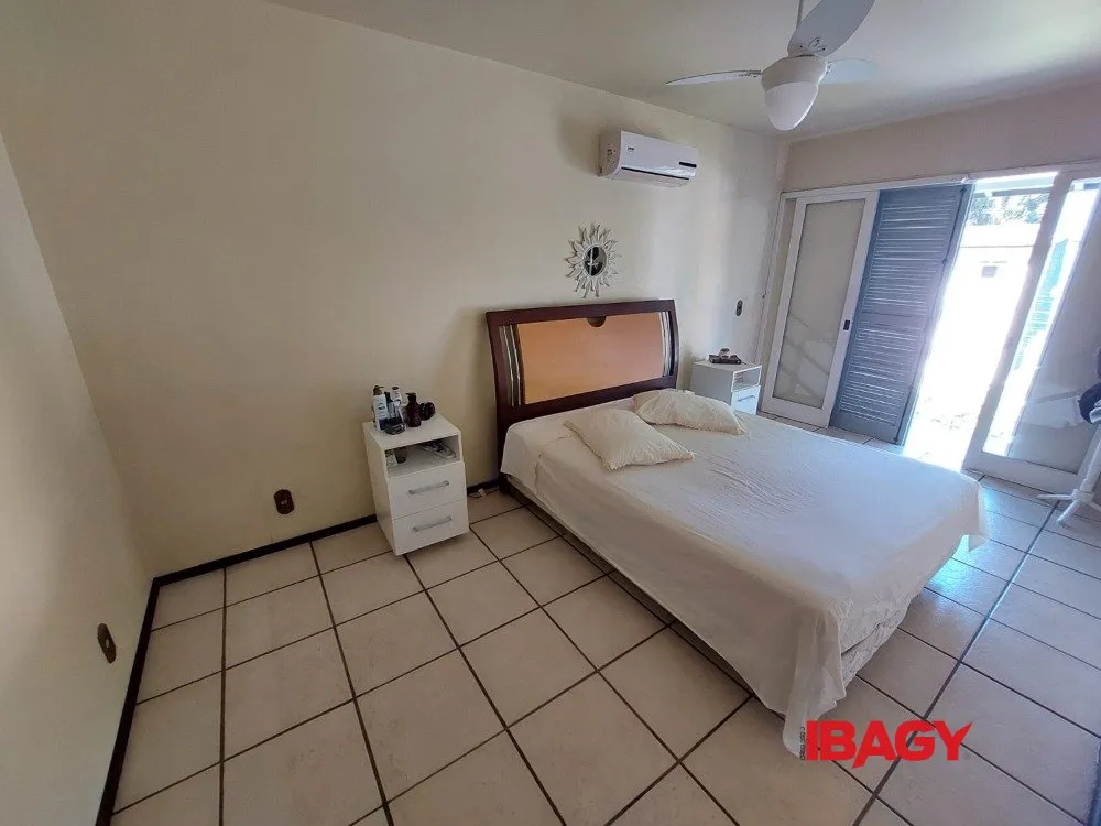 Casa amueblada con 4 dormitorios y 950 m² — photo 13
