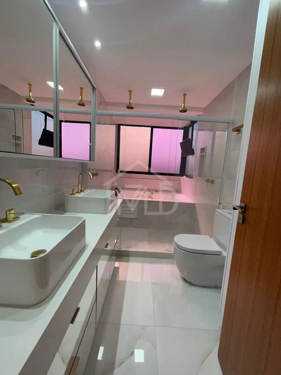 Casa com 5 suítes e cozinha integrada, com 330 m² — photo 16