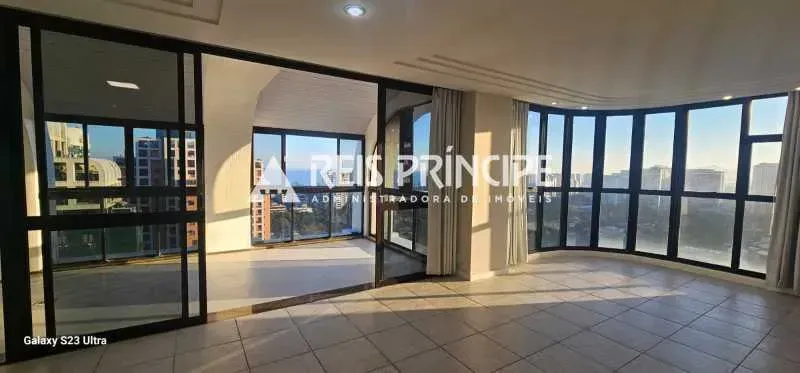 Apartamento com 3 quartos e 4 banheiros