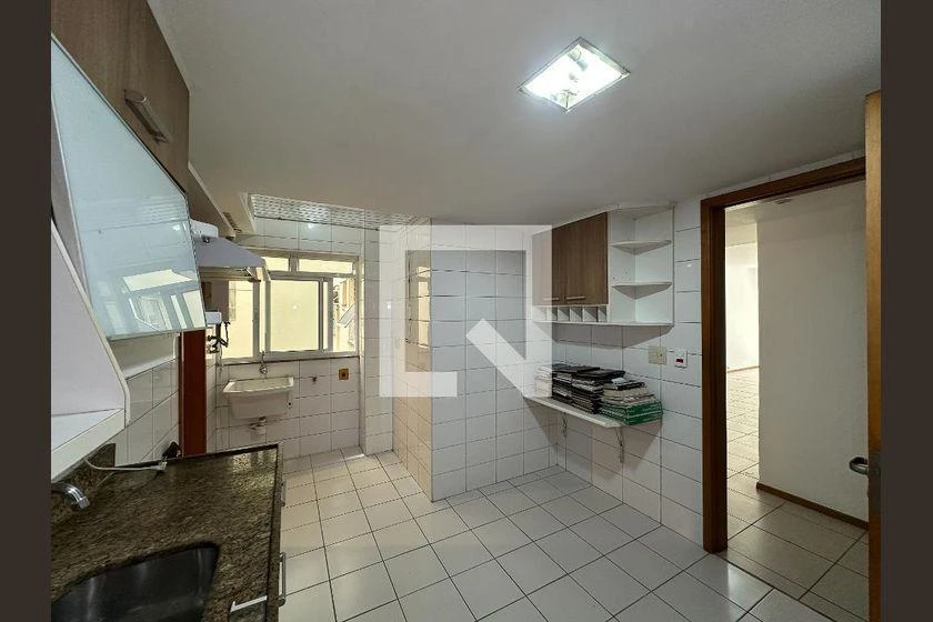 3-bedroom apartment in a building with a gym — photo 21