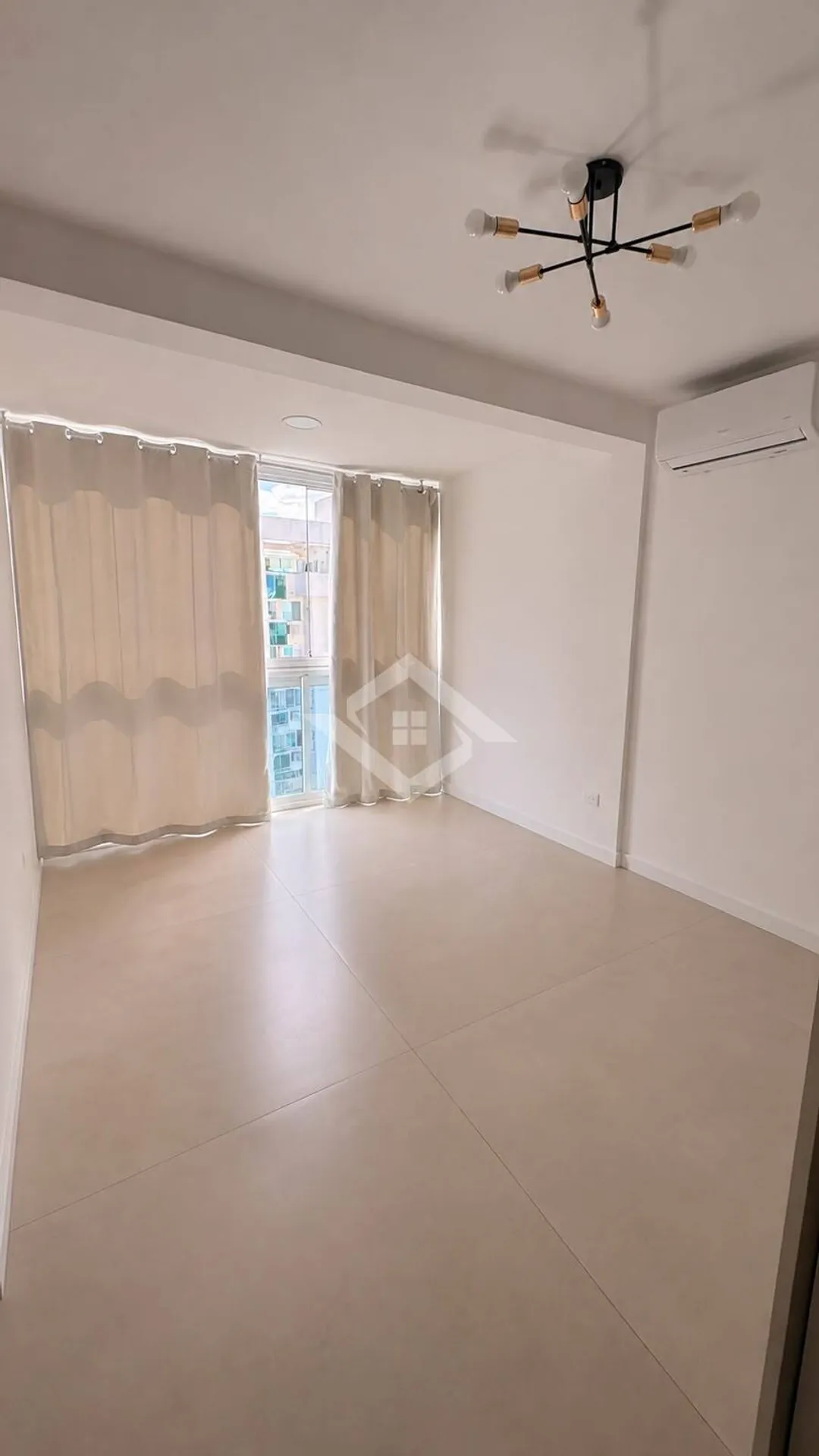 184 m² unfurnished apartment with 3 en-suites and parking — photo 19