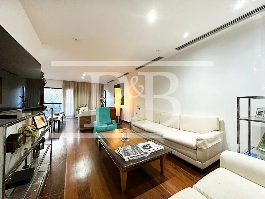 4-bedroom apartment with 250 m² and glassed-in balcony — photo 3