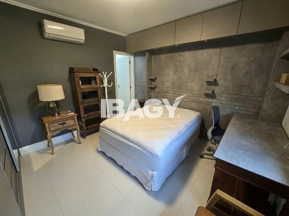 Furnished apartment, 47 m², with a glass-enclosed balcony — photo 5