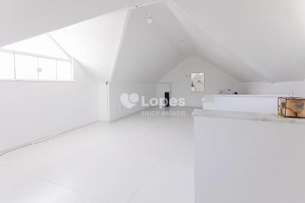 Furnished triplex house with 4 bedrooms and 370 m² — photo 49