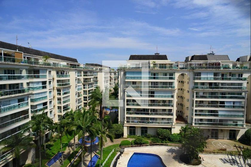 3-bedroom apartment in a building with a gym — photo 12