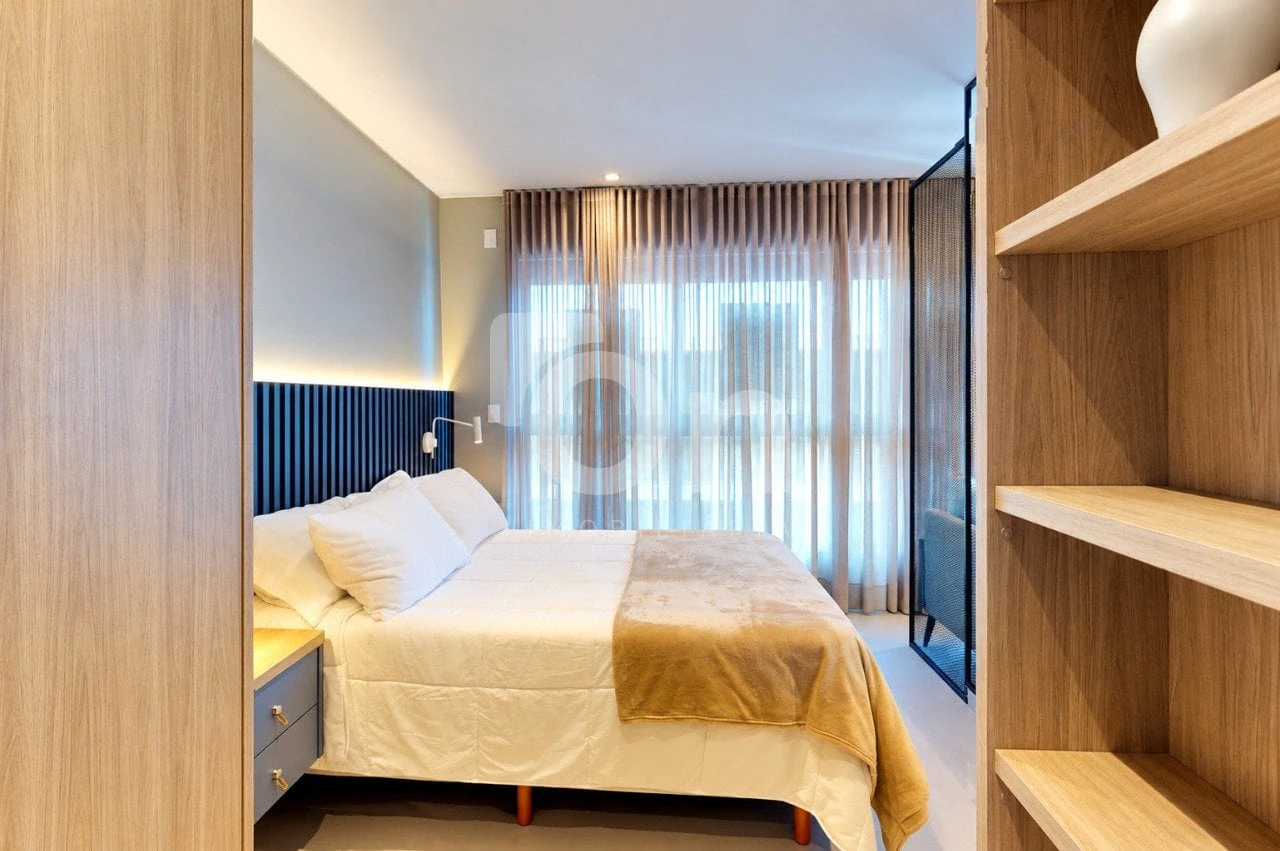 One-bedroom apartment with a water view — photo 3