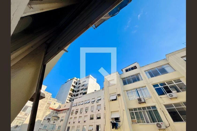Furnished apartment with 3 bedrooms and 200 m² — photo 42