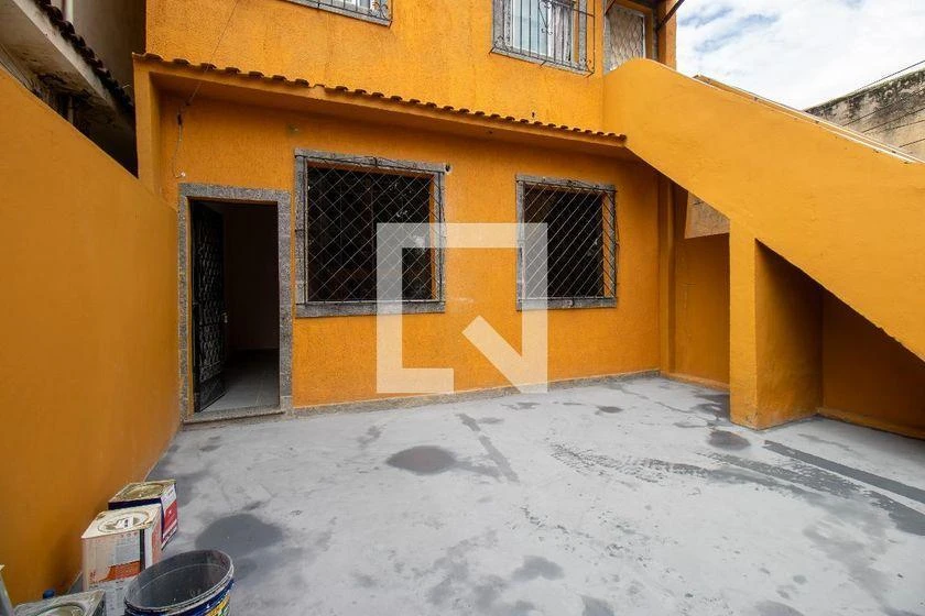 Balcony with a grill in a 2-bedroom house, 100 m² — photo 6