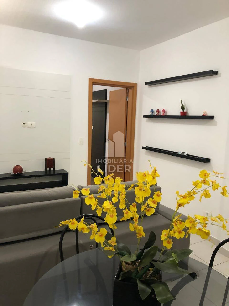 One-bedroom apartment with a washing machine