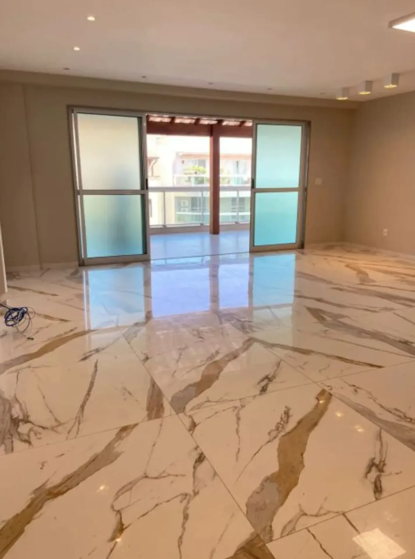 Duplex com 4 quartos, cozinha aberta a gás e 340 m² — photo 43