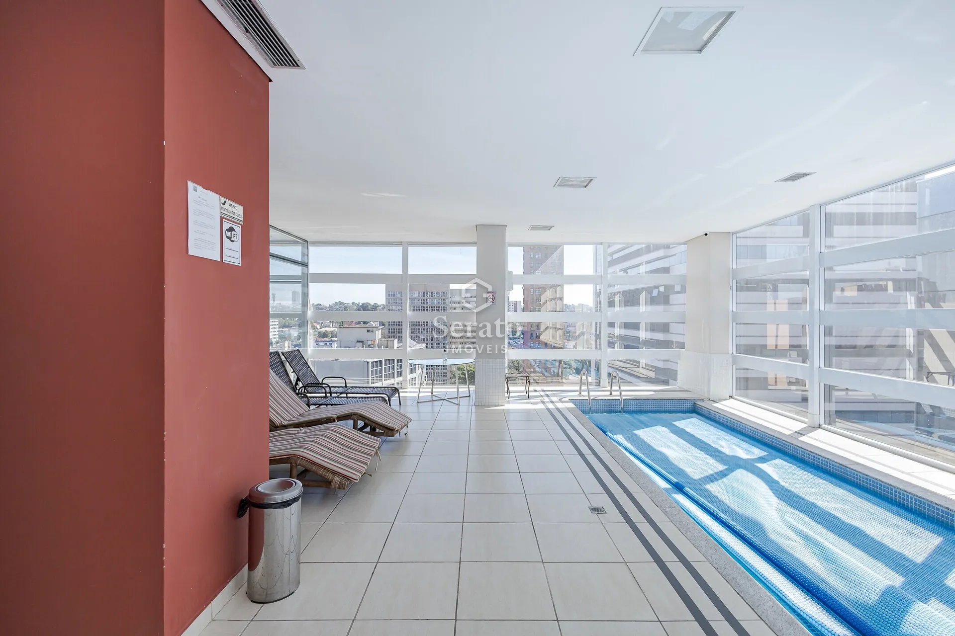 Balcony with a grill in a one-bedroom apartment, 30 m² — photo 21