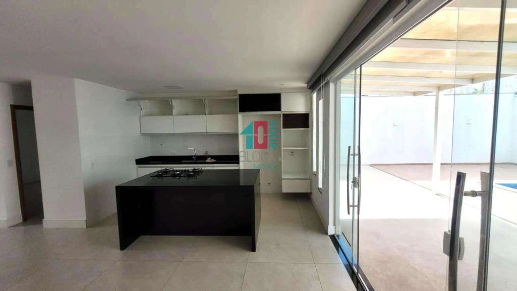 335 m² unfurnished house with 3 en-suite bedrooms — photo 2