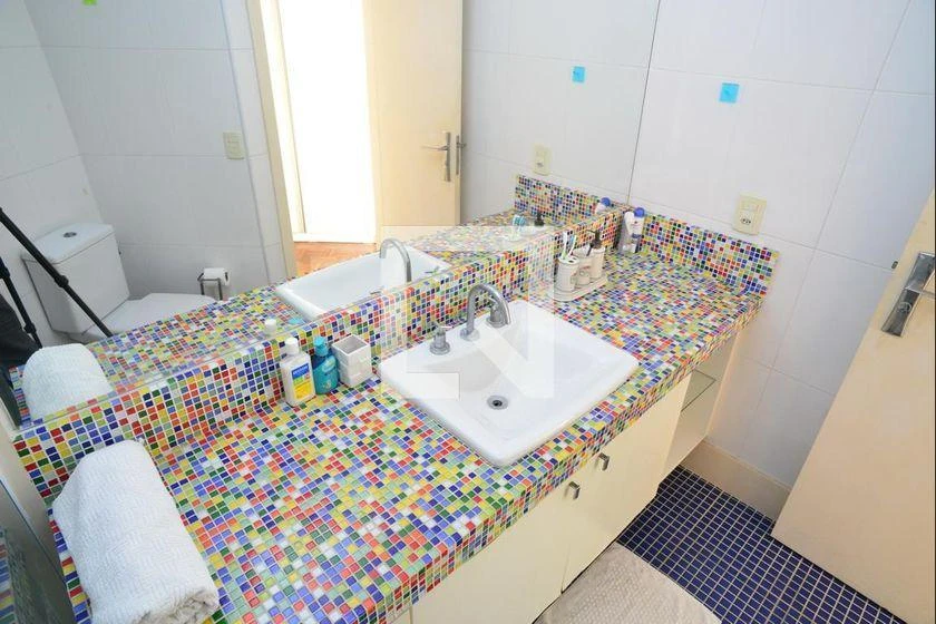 4-bedroom apartment with enclosed glass balcony — photo 47