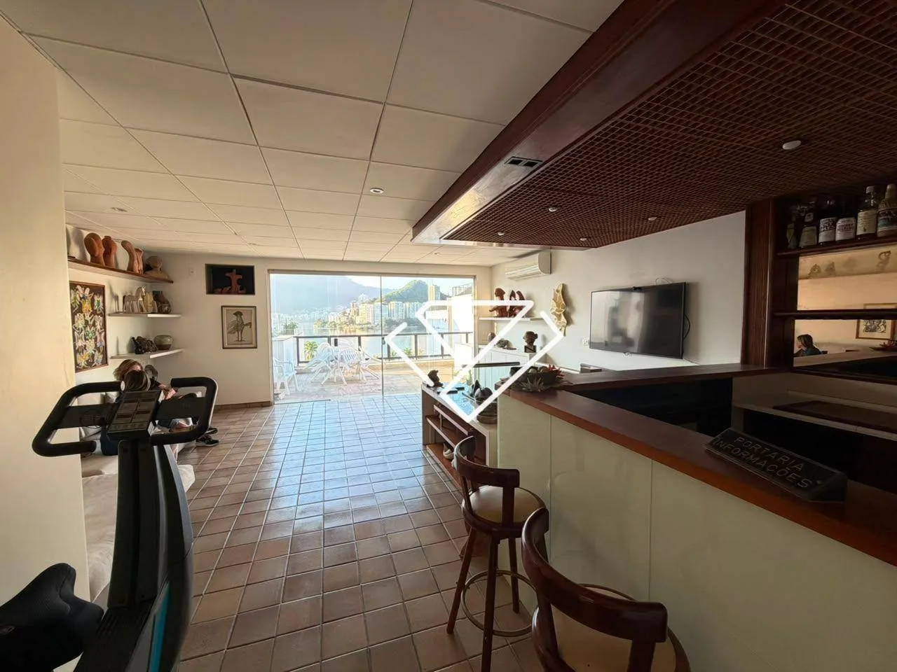 Penthouse with 3 bedrooms, 4 bathrooms and enclosed balcony — photo 14