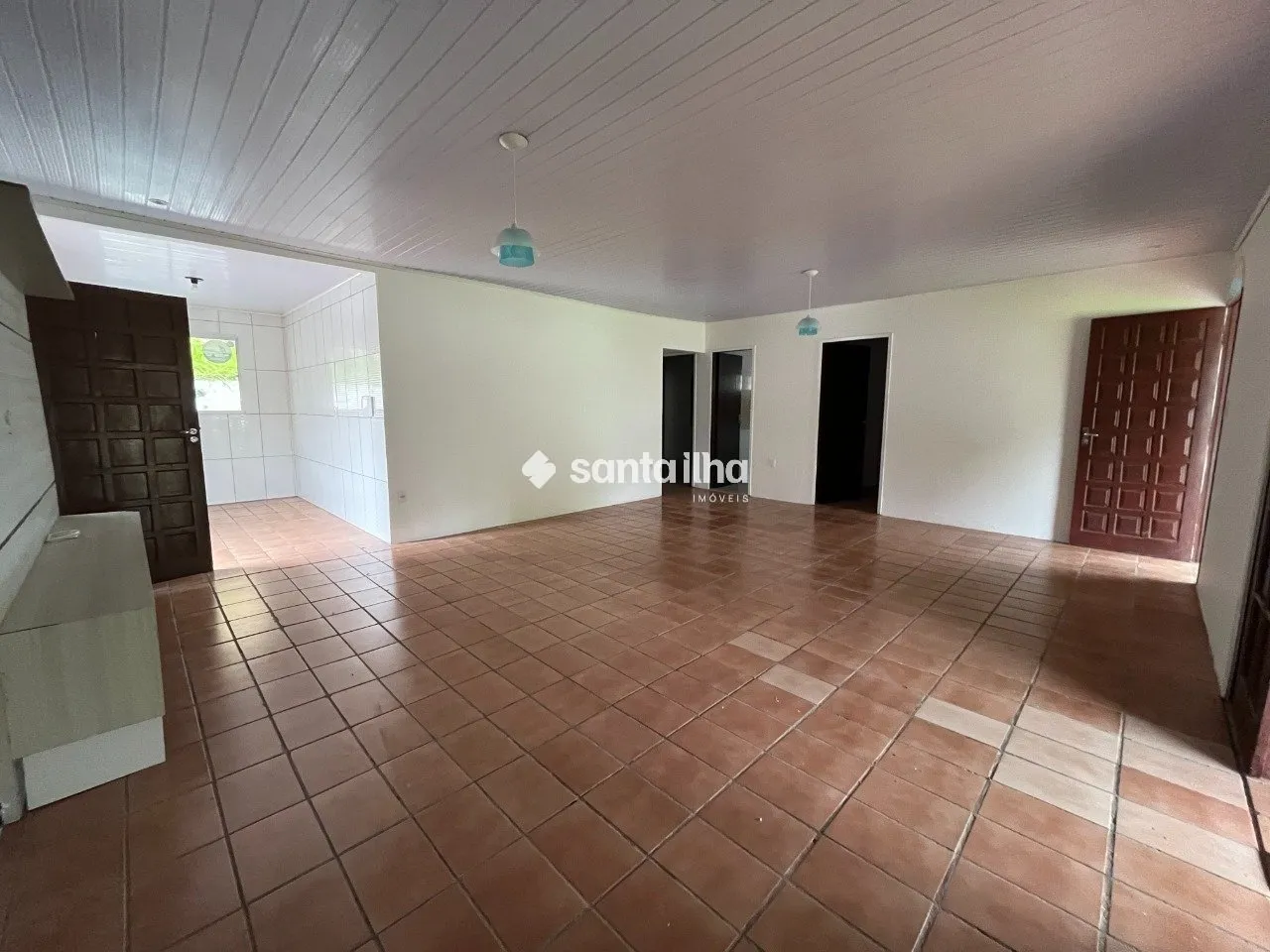 Unfurnished house with 3 bedrooms and 5 parking