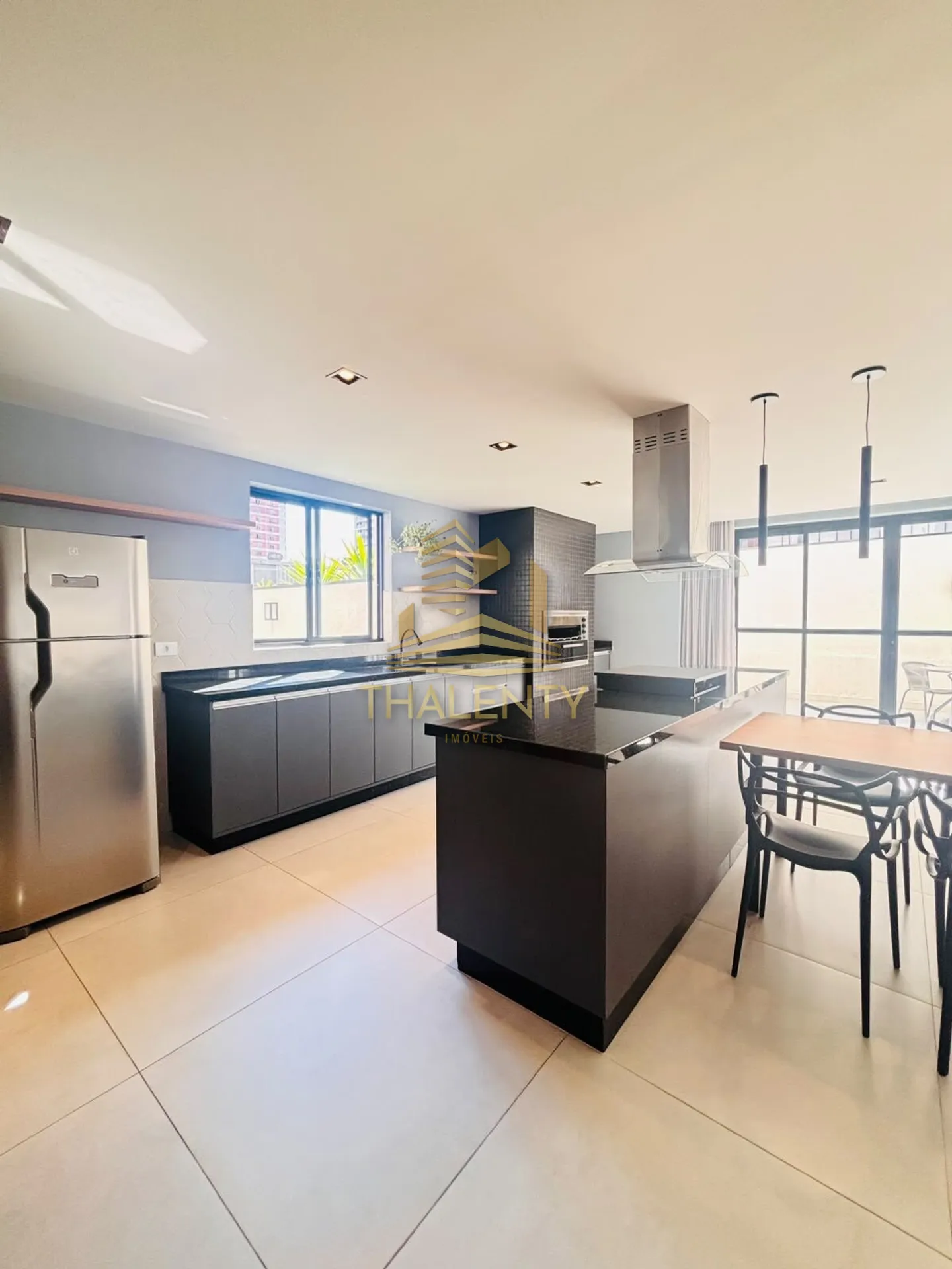 Furnished 1-bedroom apartment with open-plan kitchen — photo 21