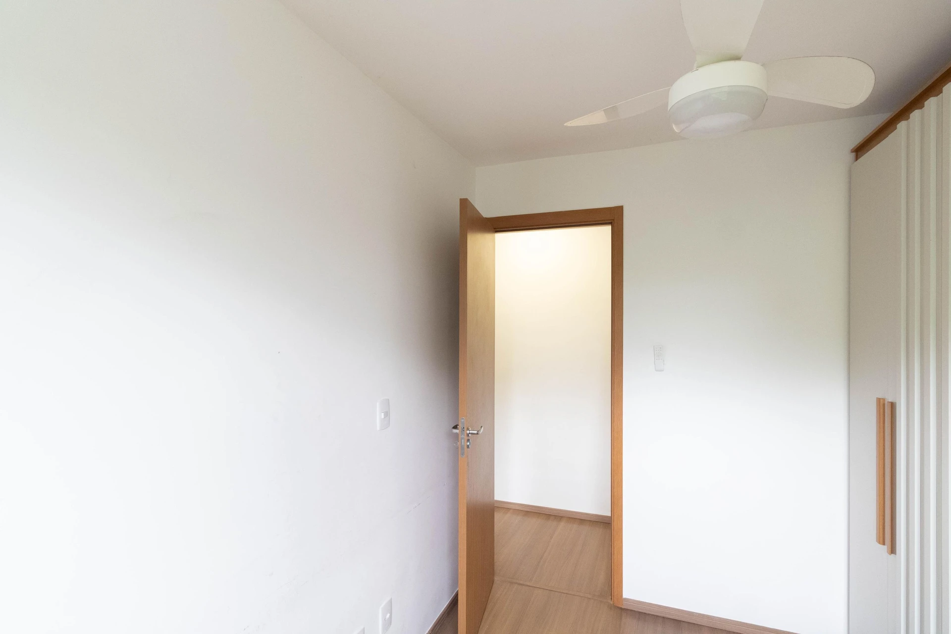 2-bedroom apartment in a building with a gym — photo 30