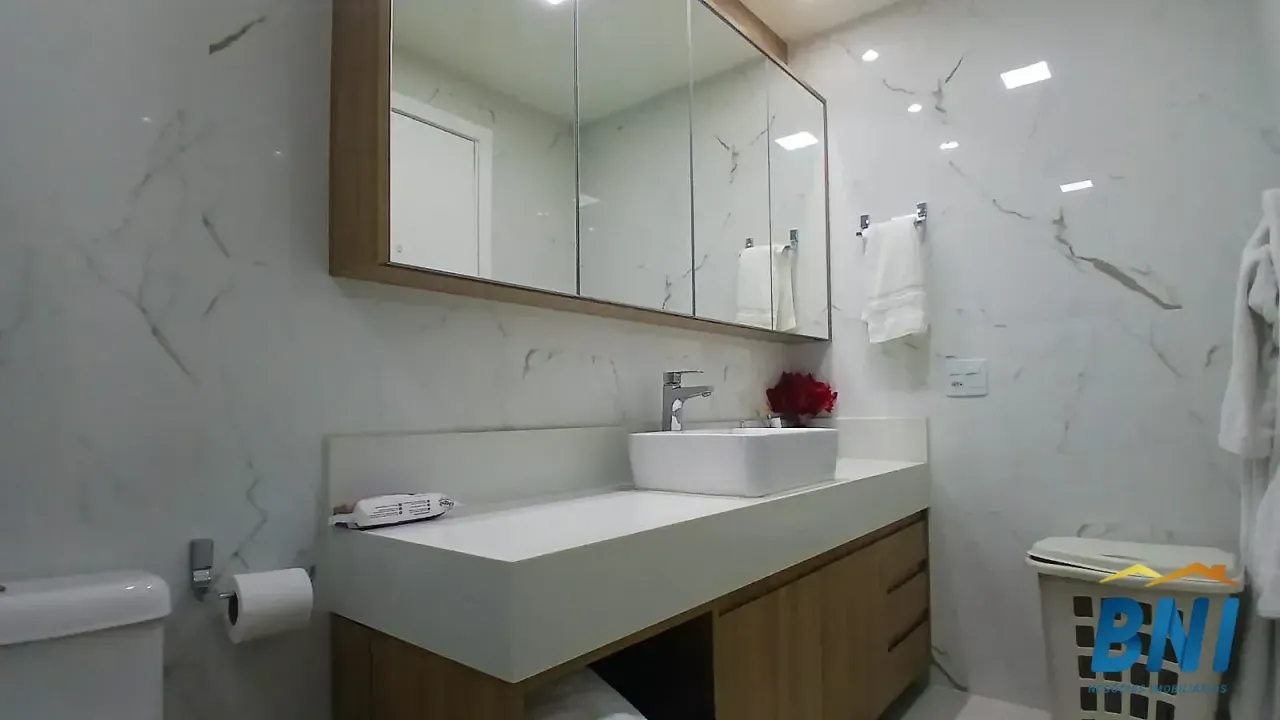 Apartamento de 2 quartos com cozinha integrada e varanda — photo 9