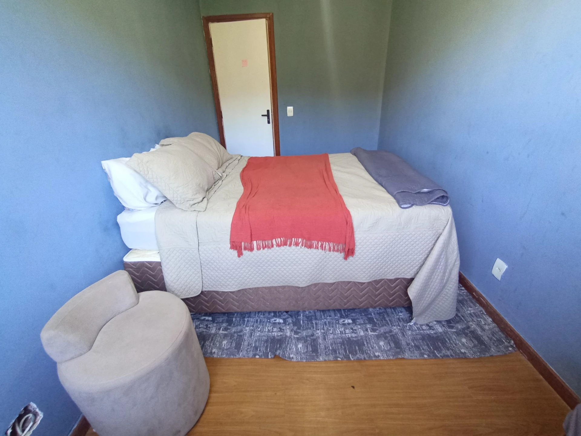 Furnished apartment with 2 bedrooms and a gas stove — photo 28