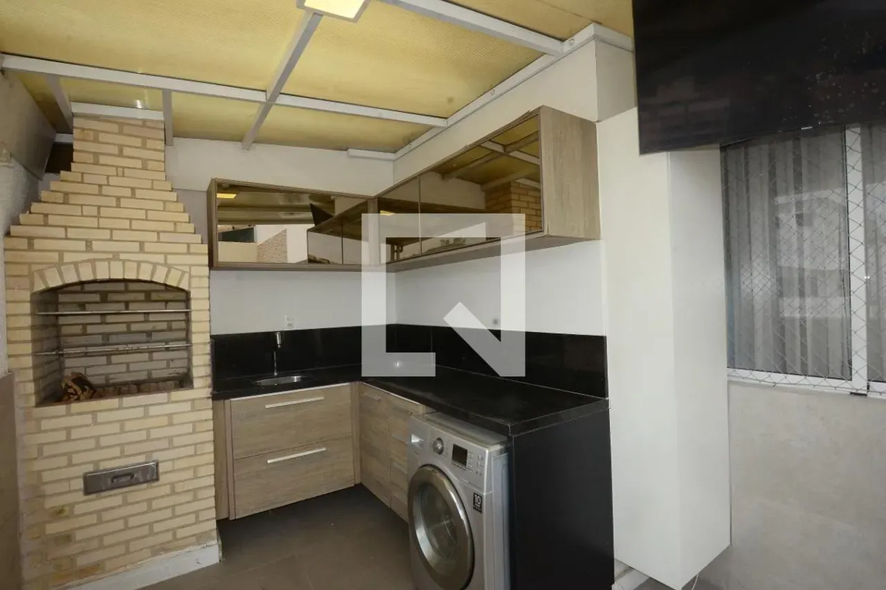 Apartment on the 13th floor with a grill on the balcony — photo 25