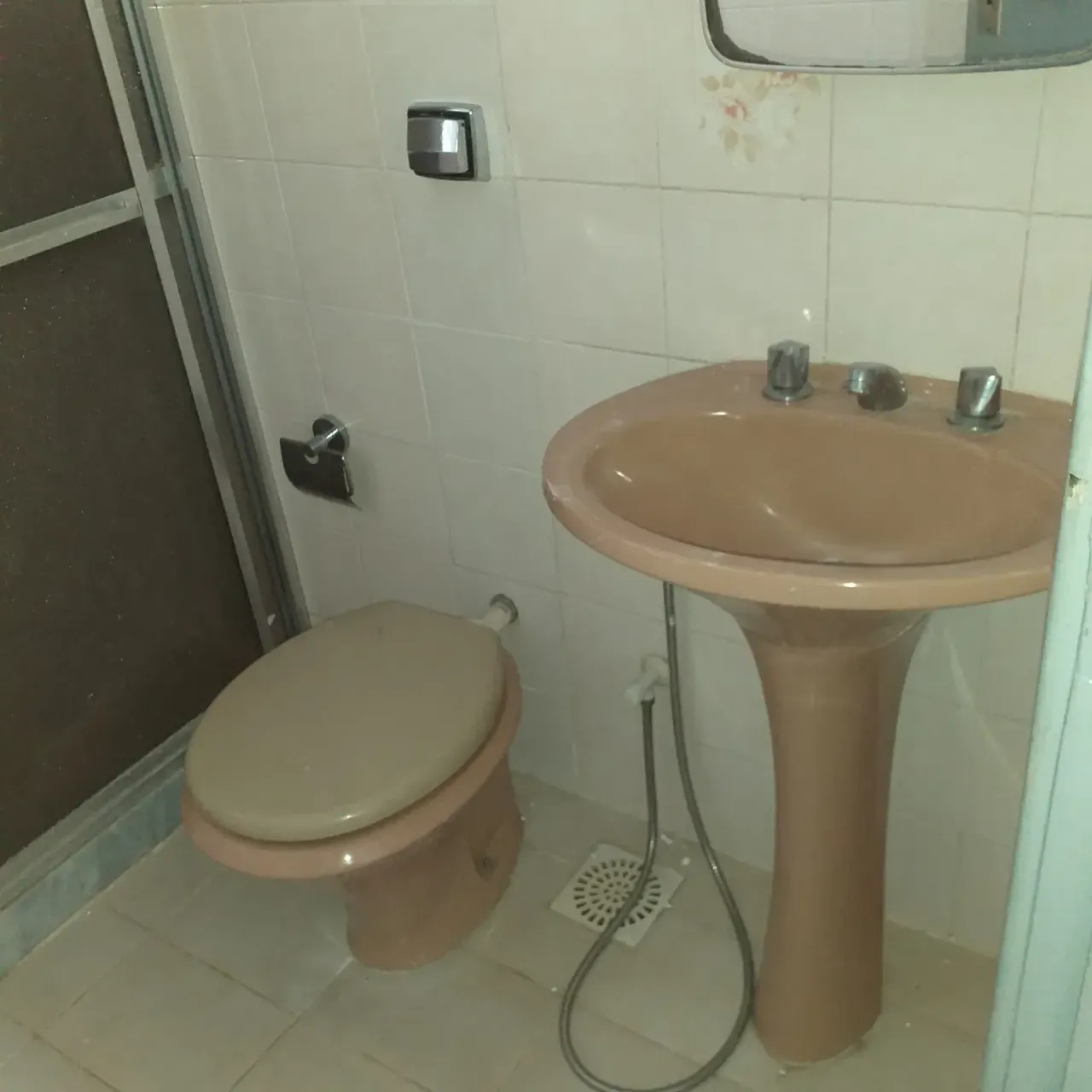 60 m² apartment with 2 bedrooms and a glass shower — photo 14