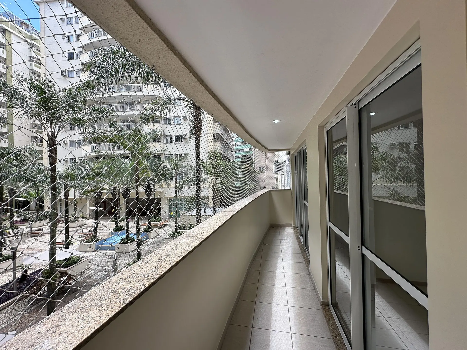 3-bedroom apartment in a building with a sauna — photo 17