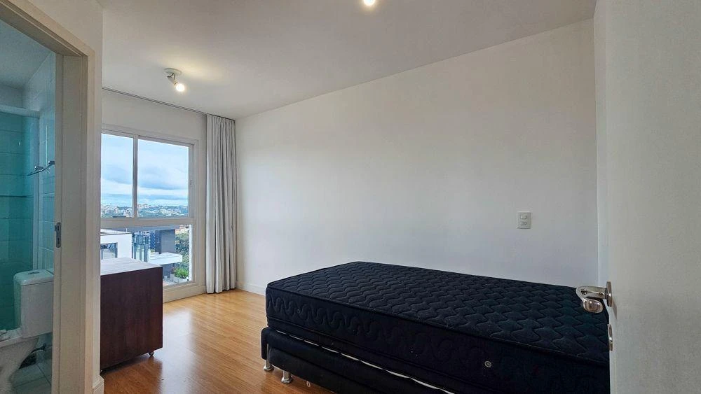 3-bedroom apartment with a washing machine