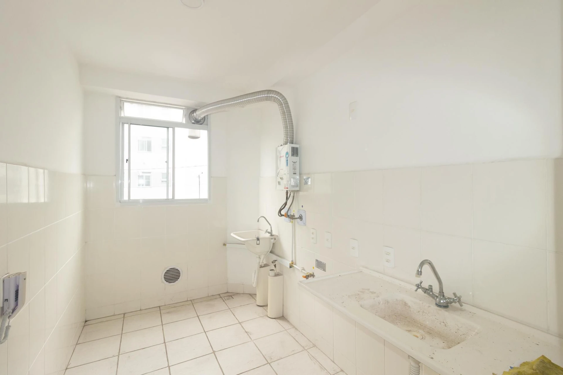 2-bedroom apartment in a building with a pool — photo 5