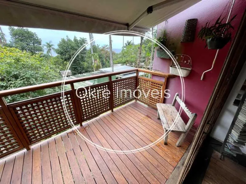 House in a gated community with 4 bedrooms and 5 baths — photo 10